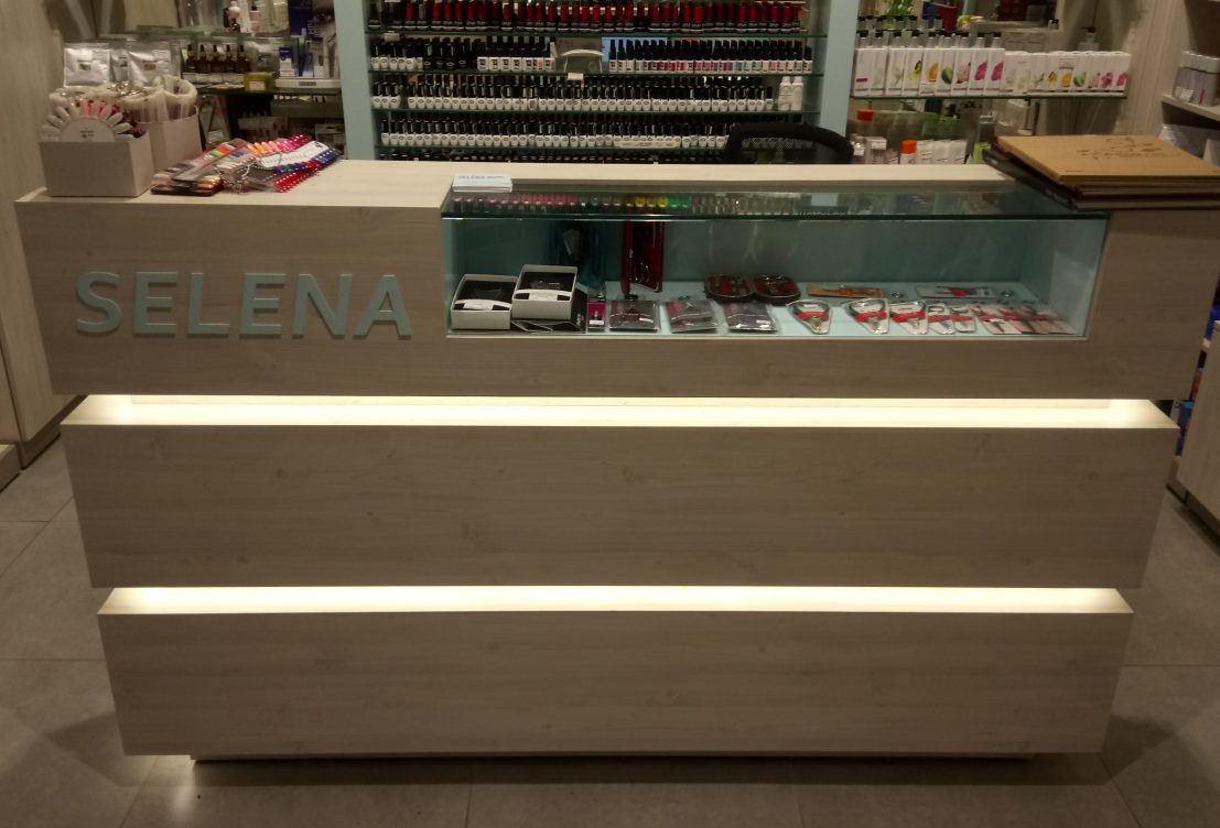 selena_retail 4