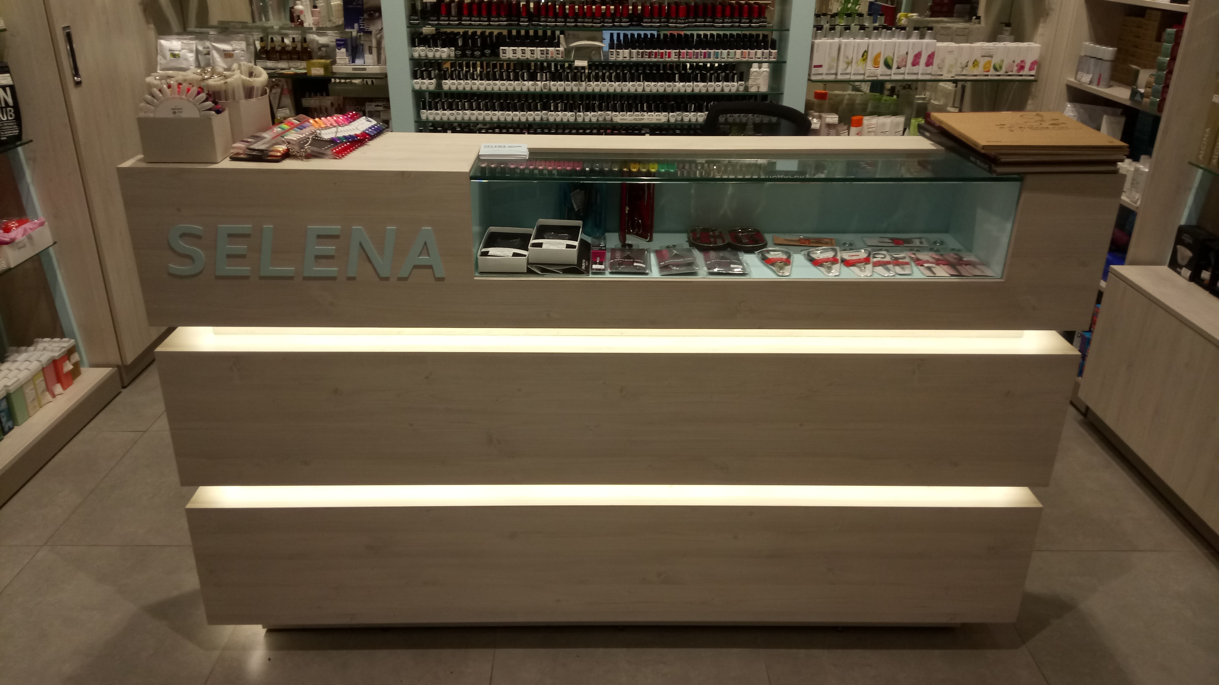 selena_retail 4