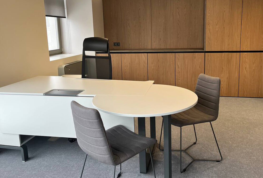 Комплексне меблювання офісу